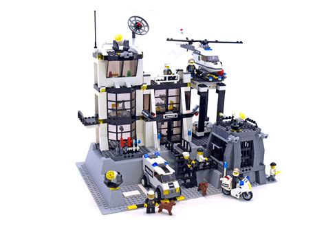 Police Station - LEGO set #7237-1 (Building Sets > City > Police)