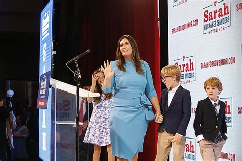 Sarah Sanders undergoes surgery for thyroid cancer | Texarkana Gazette