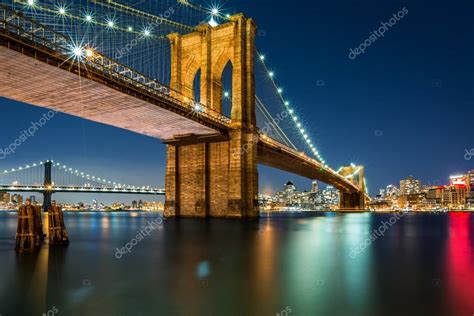 Illuminated Brooklyn Bridge by night — Stock Photo © mandritoiu #82409440