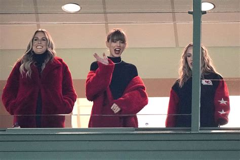 Taylor Swift Wears Red Teddy Coat to Support Travis Kelce in Green Bay ...