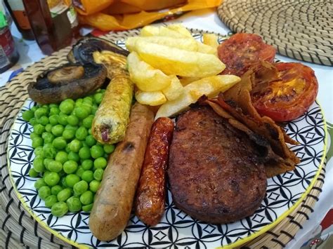 Made a vegan pub-style mixed grill 🇬🇧 : r/vegan