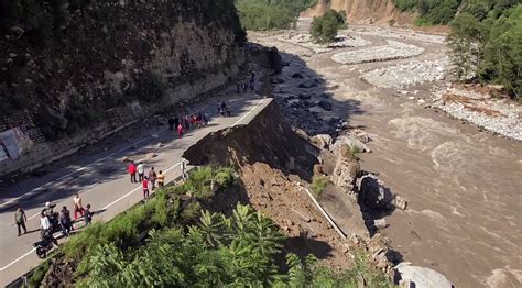 Himachal Pradesh: Air force helicopters deliver relief materials to the flood-affected areas ...