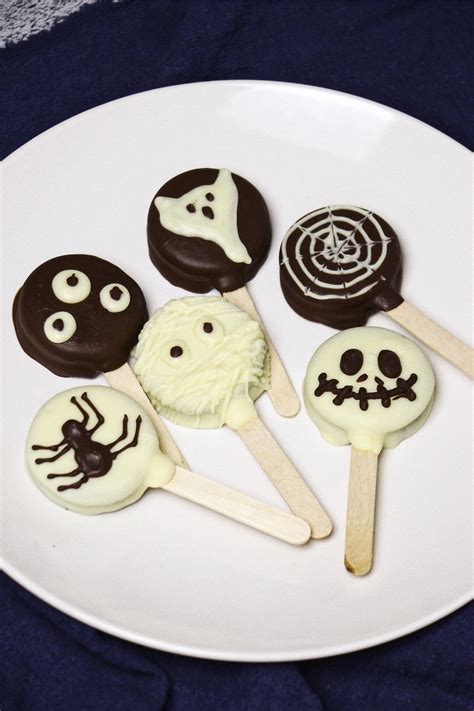 RECIPE: No-Bake Two-Ingredient Halloween Oreo Pops - Bakestarters