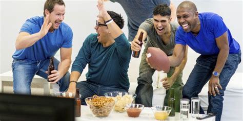 How To Enjoy Watching The Super Bowl Even If You Know Literally Nothing About Football | HuffPost