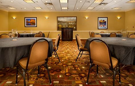 Drury Inn & Suites Phoenix Airport Meetings Room - Drury Hotels