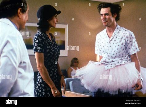 ACE VENTURA: PET DETECTIVE, from left: Courteney Cox, Jim Carrey, 1994. © Warner Bros ...