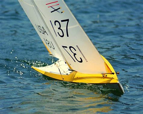 Very nice shot of a IOM RC boat | Model sailing ships, Radio controlled boats, Rc boats