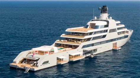 Roman Abramovich’s yacht is an extravagant masterpiece, measuring a ...