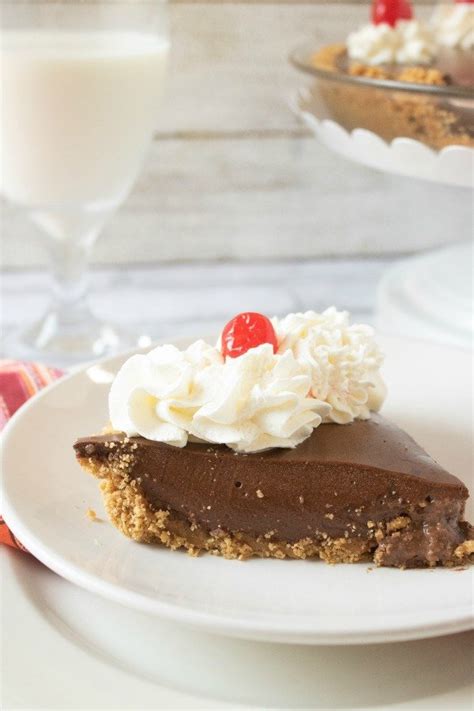 Chocolate Pie with Graham Cracker Crust - When is Dinner Chocolate Pie ...