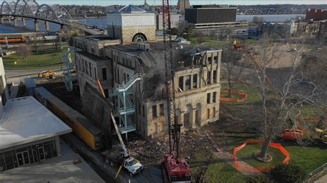 Demolition starts on Old Rock Island County Courthouse | wqad.com