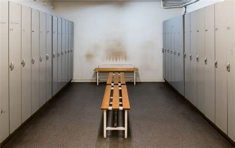 File:Locker room - lockers closed.jpg - Wikimedia Commons