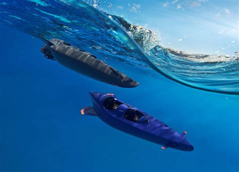 Ortega Submersible's electric submarine lets three divers jet through the seven seas