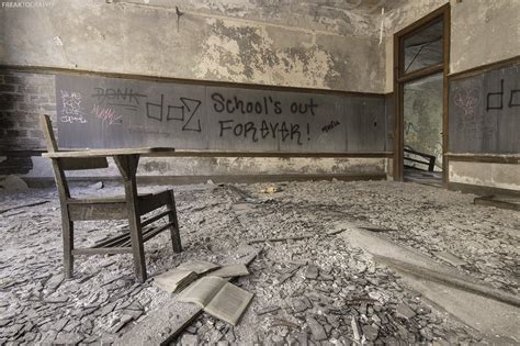 Detroit Abandoned School | Abandoned detroit, Old abandoned houses ...