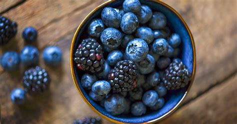 7 Delicious Blue Fruits with Powerful Health Benefits