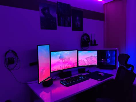 A students dream Set Up Gamer, Gamer Setup, Gaming Room Setup, Pc Setup, Gaming Rooms, Gamer ...