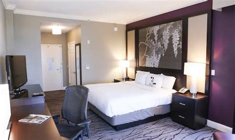 DoubleTree Savannah Historic District Hotel Rooms