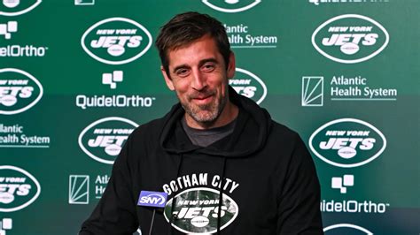 NFL fans had jokes for the first look of Aaron Rodgers in Jets uniform