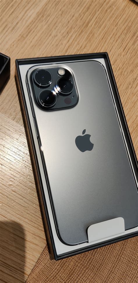 Graphite is such an underrated colour : r/iPhone13Pro