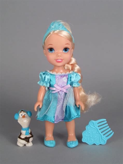 The Animators' Mini Elsa Playset from The Disney Store | The Toy Box Philosopher