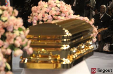 5 things to know about Aretha Franklin's amazing 'gold' casket