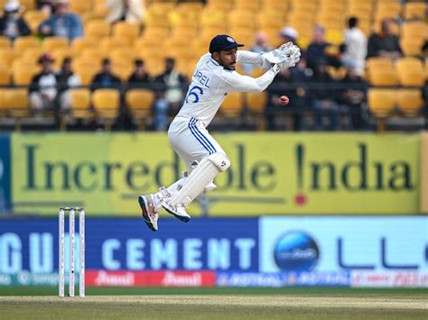 On Dhruv Jurel vs Rishabh Pant Wicket-Keeping Conundrum, Ex-Australia Star's 'Risk' Verdict ...