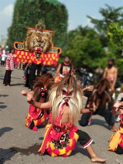 [Lengkap] Tari Reog Ponorogo: Sejarah, Tokoh, Gerakan + Video