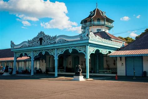 Mengintip Koleksi Peninggalan Kerajaan di Museum Keraton Surakarta - Where Your Journey Begins