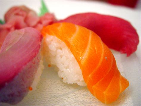 File:Salmon sushi cut.jpg - Wikipedia