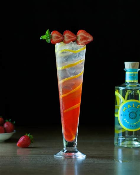 5 Easy (and Beautiful) Cocktail Garnishes - Moody Mixologist