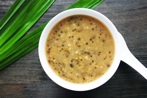 Sweet Mung Bean Soup with Sago Pearls | foodelicacy