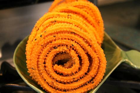 HOW TO MAKE MURUKKU - CookeryShow.com