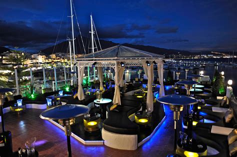 Nightlife on Puerto Banus Marina - Panoramic Villas