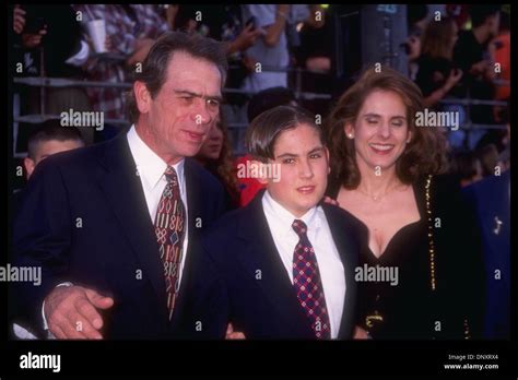 June 9, 1995; Hollywood, CA, USA; TOMMY LEE JONES, wife, and son Stock ...