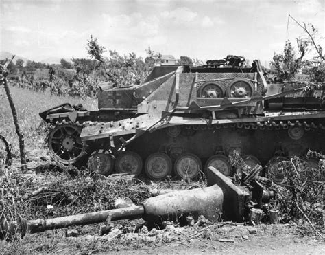 StuG IV tank destroyer in Italy | World War Photos