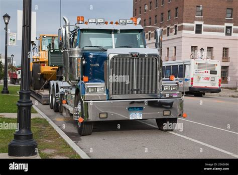 big lorry in usa Stock Photo - Alamy