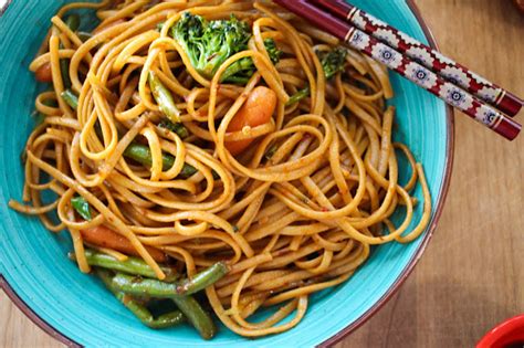 Quick + Easy Chinese Lo Mein Noodles | RV FOODIES