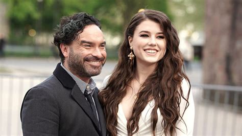 Johnny Galecki and girlfriend Alaina Meyer welcome a son