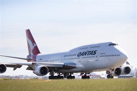 Up close with Qantas 747-400ER VH-OEG 'Parkes' at Sydney Airport (OC) : r/aviation