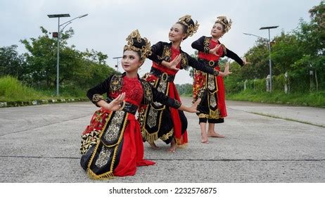 Jaipong Group Demonstrating Dance Moves Using Stock Photo 2232576875 ...