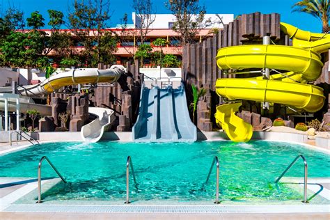 Bitácora de Tenerife, el mítico hotel que se pasa al flúor | Architectural Digest España