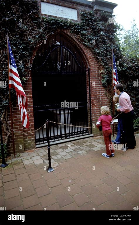 Tomb of george washington mount vernon hi-res stock photography and ...