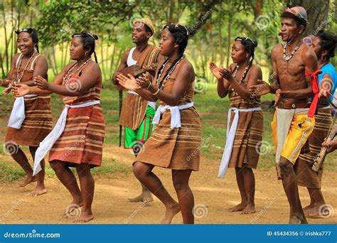 Traditional Dance In Kadazan Dusun Culture Center Editorial Image ...