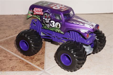 Grave Digger 30th Anniversary Purple 1/24 Scale Monster Jam Truck | #1809059774