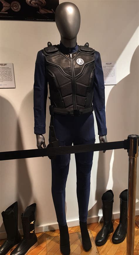 Star Trek Discovery Comic-Con Exhibit Reveals Starfleet, Klingon and ...