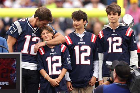 Tom Brady Reacts After a Fan Receives a Photo of His Family | Us Weekly