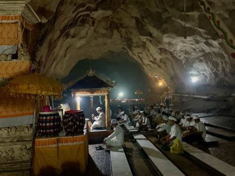 Visiting the Goa Giri Putri Cave Temple of Nusa Penida | History & Guide