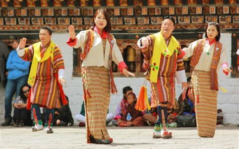 Traditional costumes of Bhutan and the evolution of kira