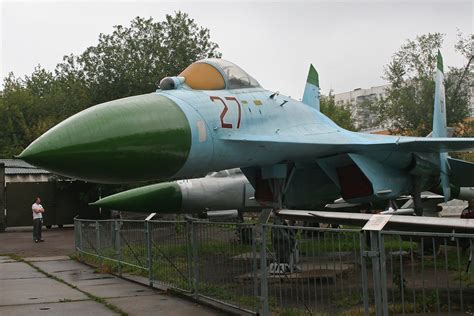 Sukhoi Su-27 Flanker '27 red' | It would be too much of a co… | Flickr