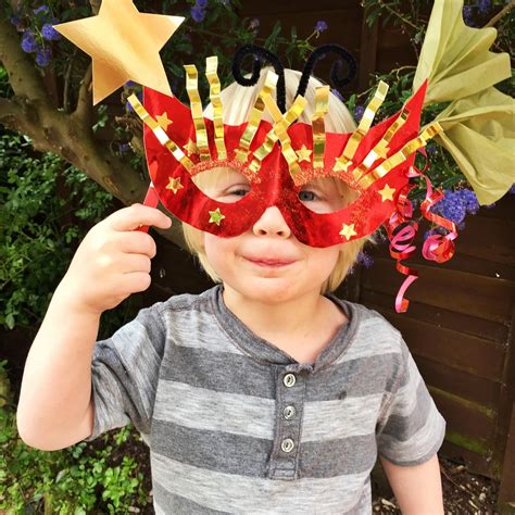 Make carnival masks with the kids | Daisies & Pie