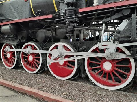 rail - What is the purpose of these “partially filled in” locomotive ...